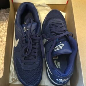 Nike men’s air max size 11